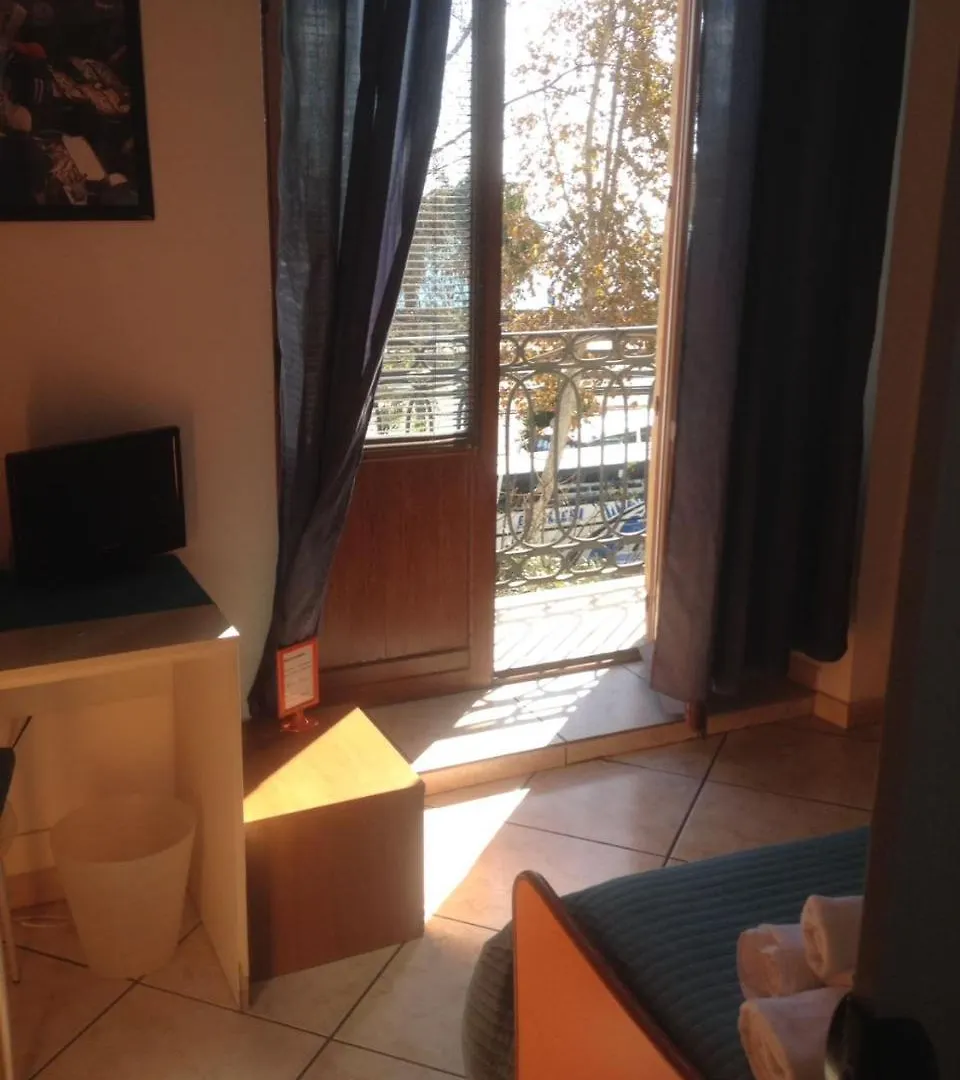 Platamone Rooms CTA 0*,